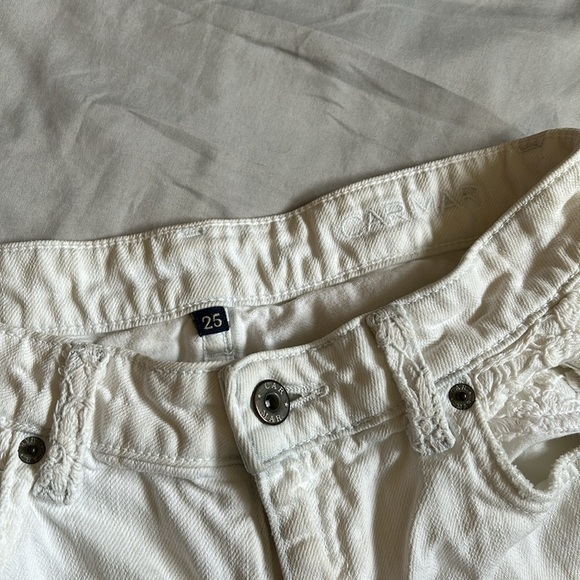 Embroidered High Waisted shorts - Picture 7 of 7